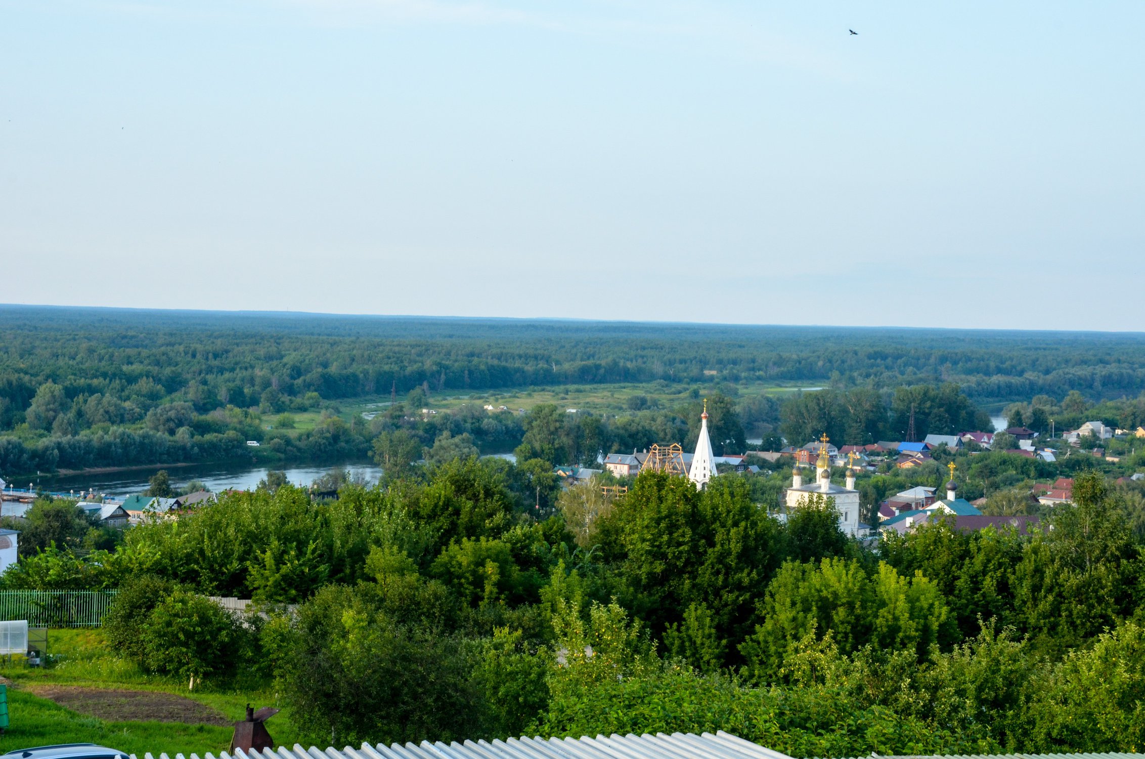 Утопающий в зелени город