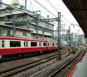 Станция в Токио, поезд