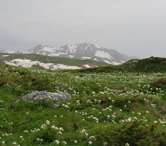 Вид на гору Оштен перед грозой