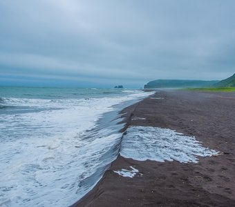 Халактырский пляж на Камчатке, берег Тихого океана