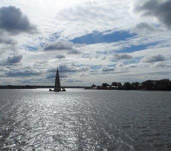 Калязин. Колокольня на воде.