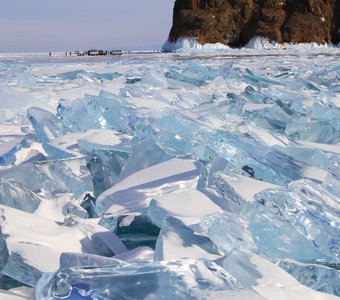 Экспедиция по льду Байкала.