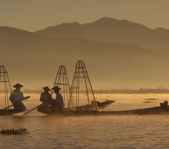 Мьянма. Рыбаки на озере Инле