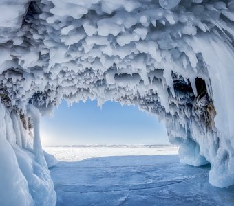 Ледяная пещера Ольхона