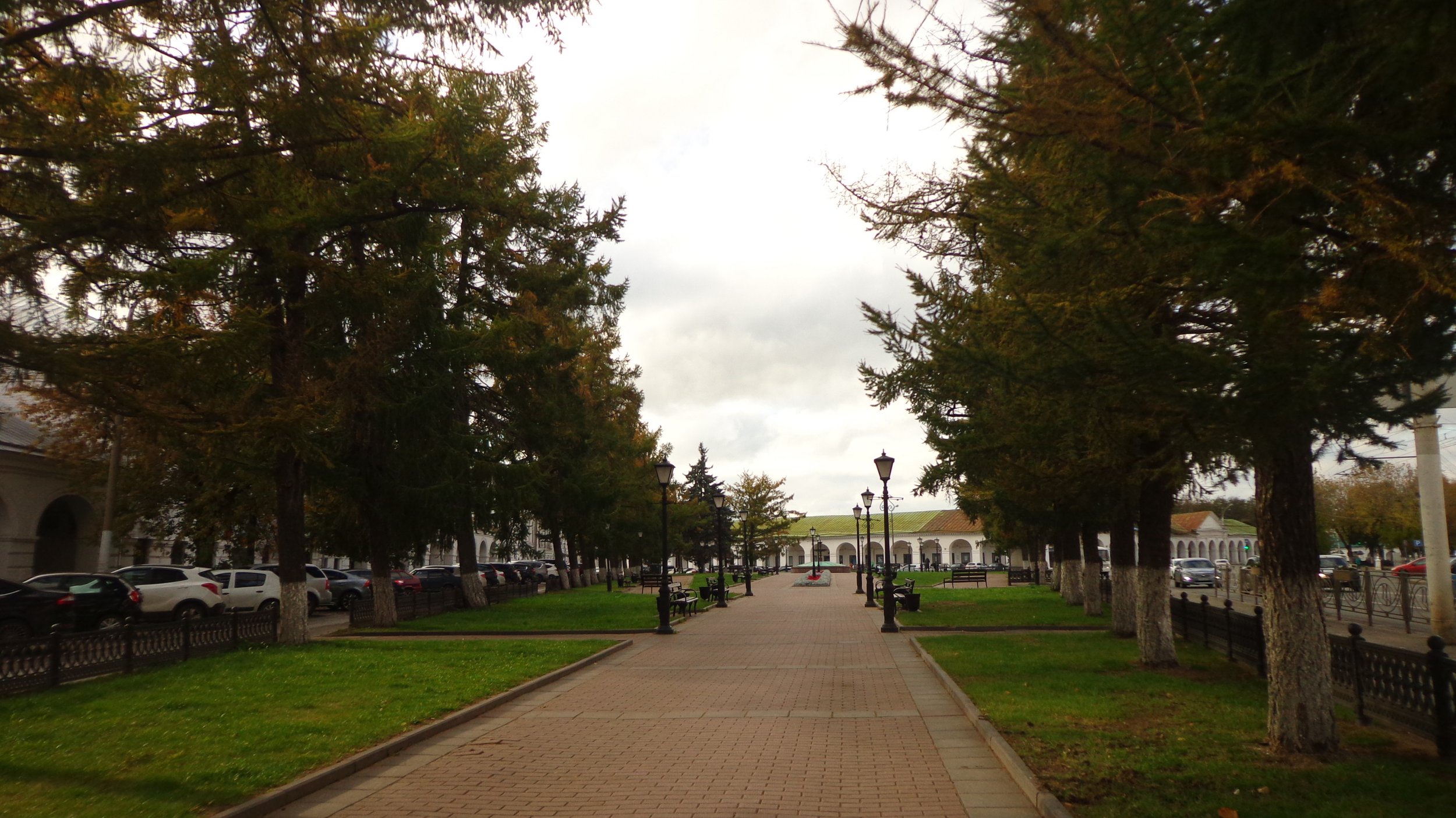 Вид на Воскресенскую площадь в Костроме