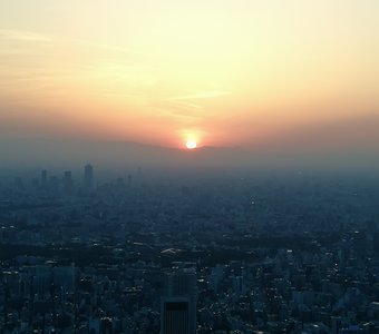 350м над закатом в Токио