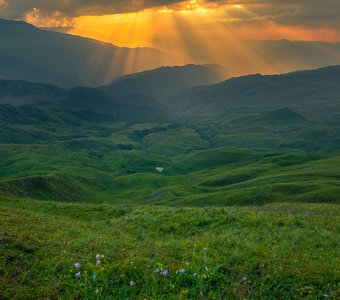 Закат солнца в горах Чечни