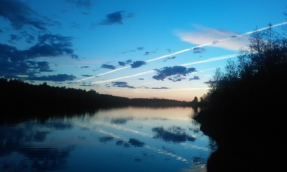 Сказочный закат над берегами Суды