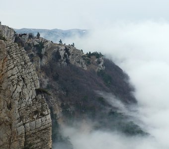 Облачное одеяло крымских гор. На Ай-Петринской яйле