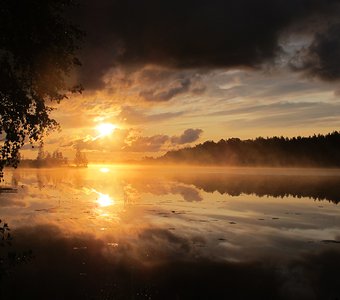 Рассвет над Горовалдайским озером