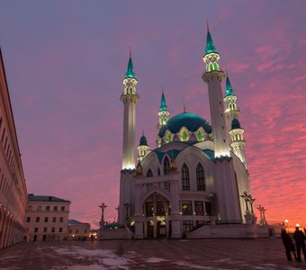 Закат над главной мечетью города Казань.