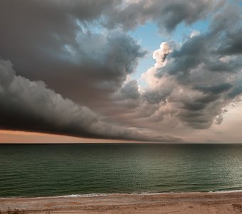 Трубчатые облака над Азовским морем #2