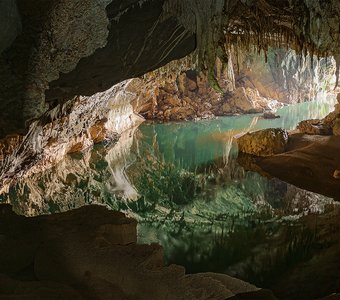 Пещера Tham Khoun Xe на реке Xe Bang Fai