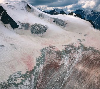 Красный лёд ледников Алтая