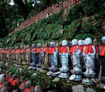 Army of little Buddhas