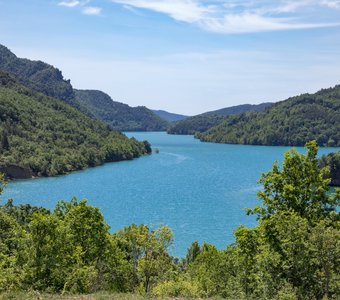 Озеро плотины de la Baells