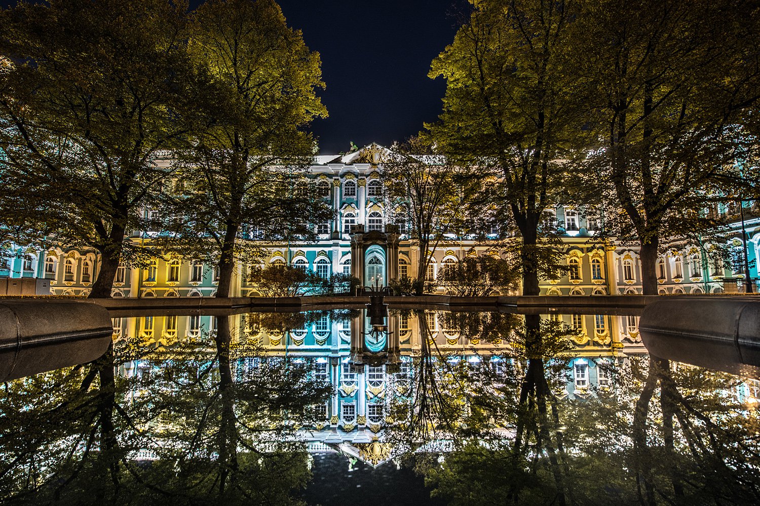 Ночь у дворца