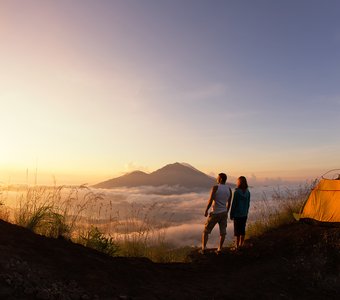 Рассвет на вершине вулкана Батур