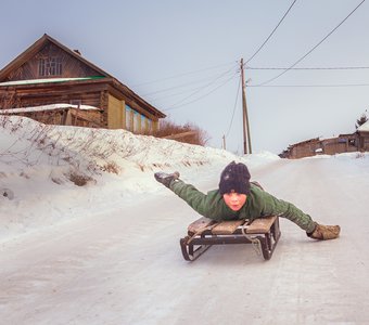 "С горки вниз быстрее птицы"