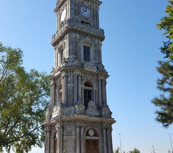 Часовая башня Долмабахче
