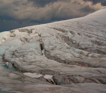 Участок ледника массива Табын-Богдо-Ола.