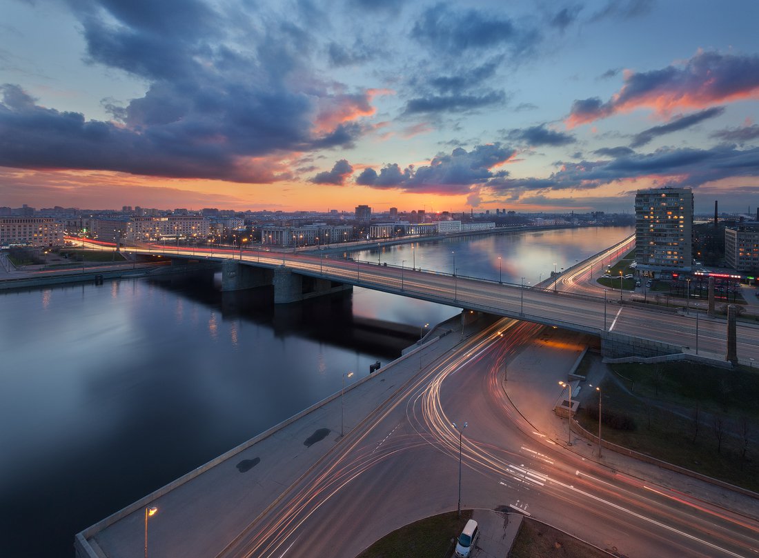 Володарский мост, Октябрьская набережная