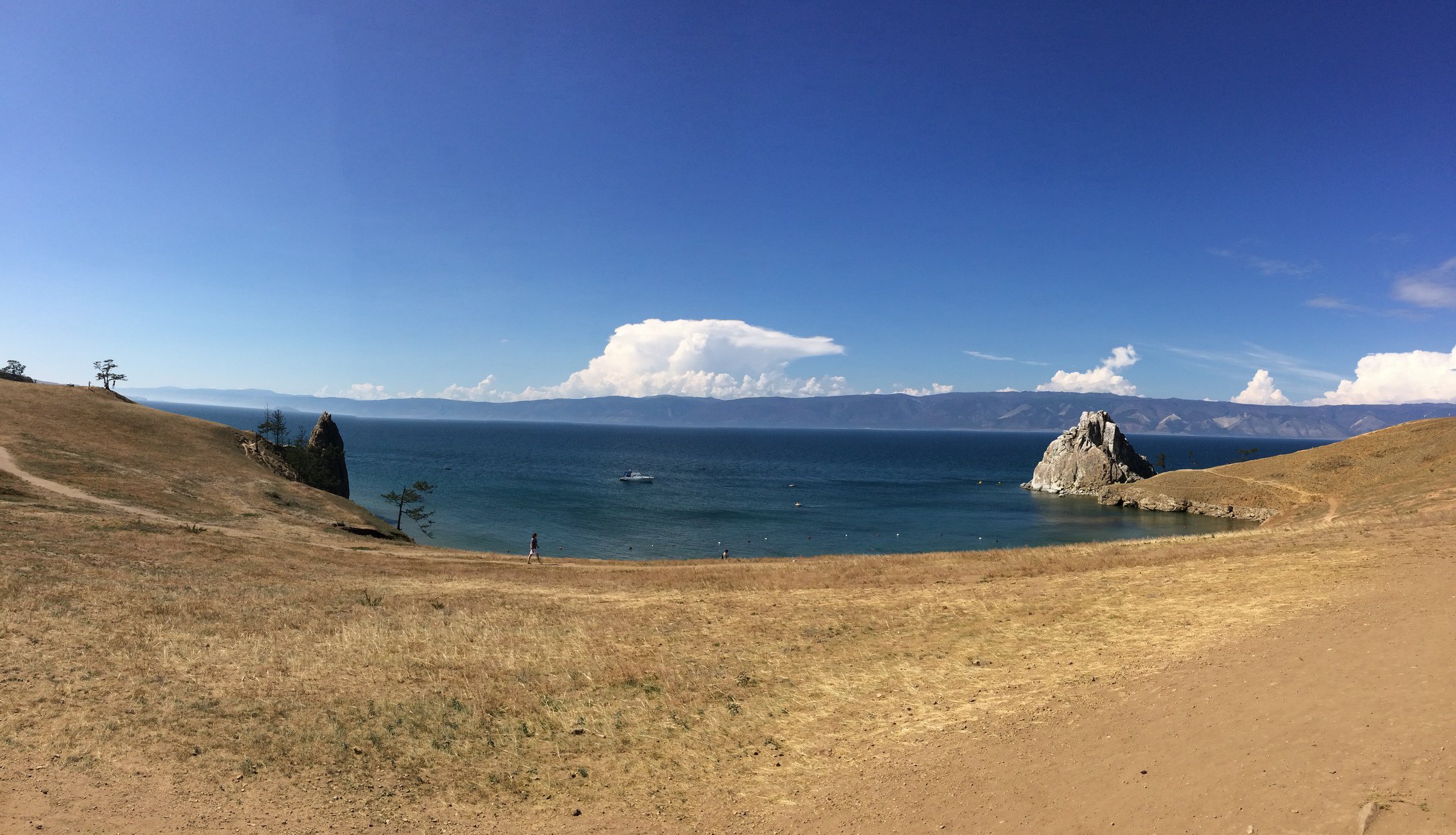 Бухта у мыса Бурхан (скала Шаманка)