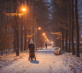 walk in autumn Park. Victory Park in St. Petersburg