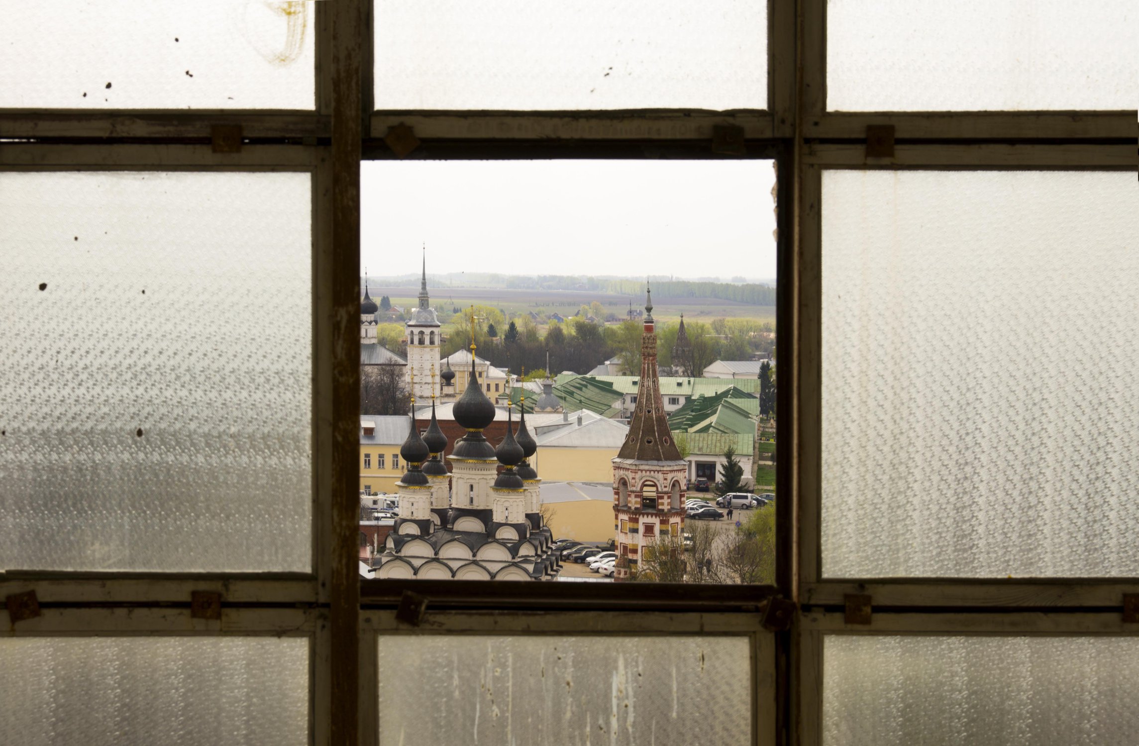 Суздаль сквозь окна храма