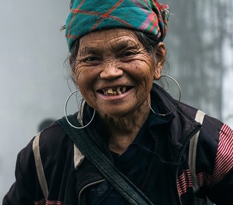 Портрет старушки в горах Вьетнама