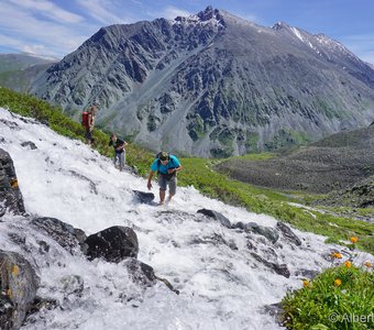 Алтай: кристальные реки и суровые горные вершины