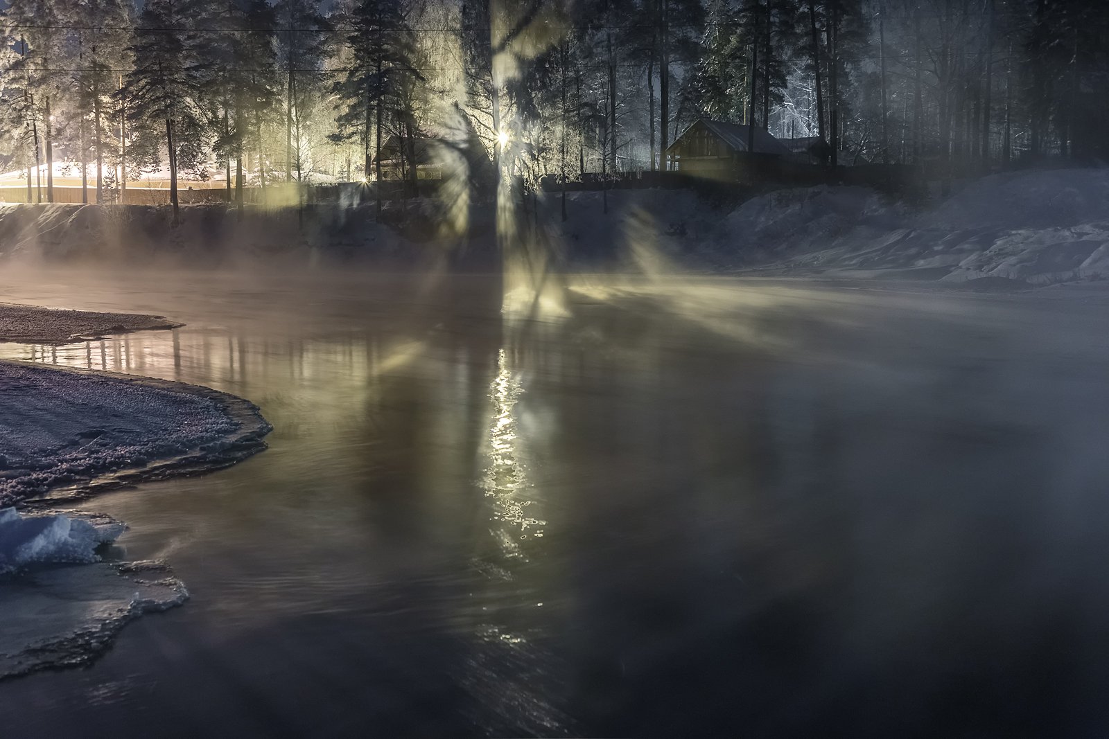 Дыхание реки в морозную ночь.