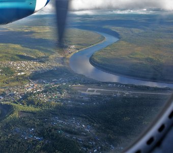 Взлетная полоса в таежном поселке