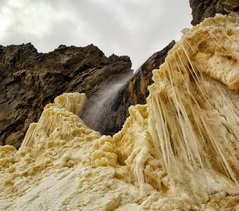 Замерзший водопад Гегарот, Армения