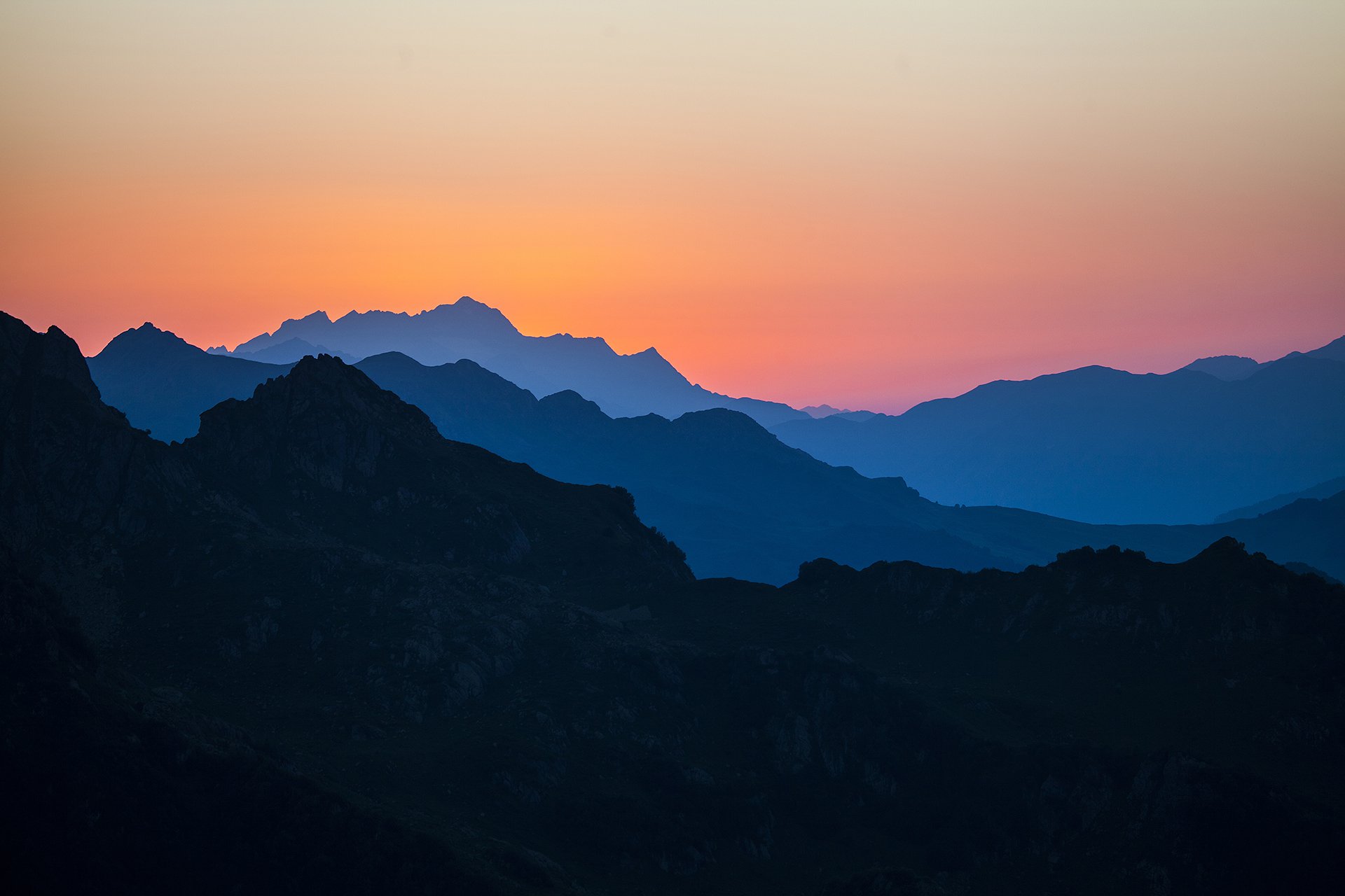Закат над долиной Мцра