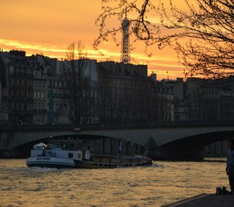 Закат на Сене в Париже