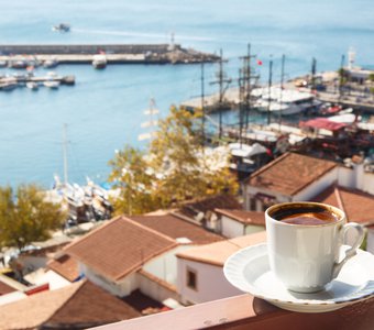 Ароматный кофе с видом на бухту