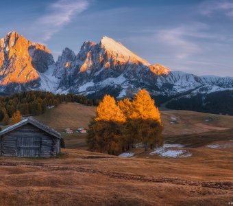 Италия. Доломиты. Осенний вечер на плато Alpe di Siusi