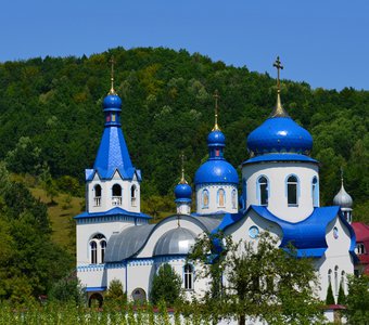 Монастырь в с.Угля под Ужгородом