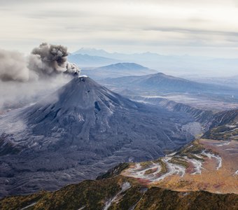 Извержение вулкана Карымский