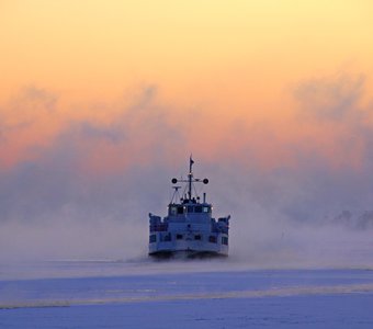 Прибытие в хельсинкскую гавань в предрассветном тумане