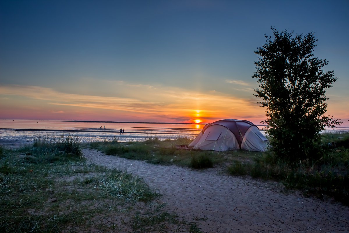 Фото палатка на берегу моря