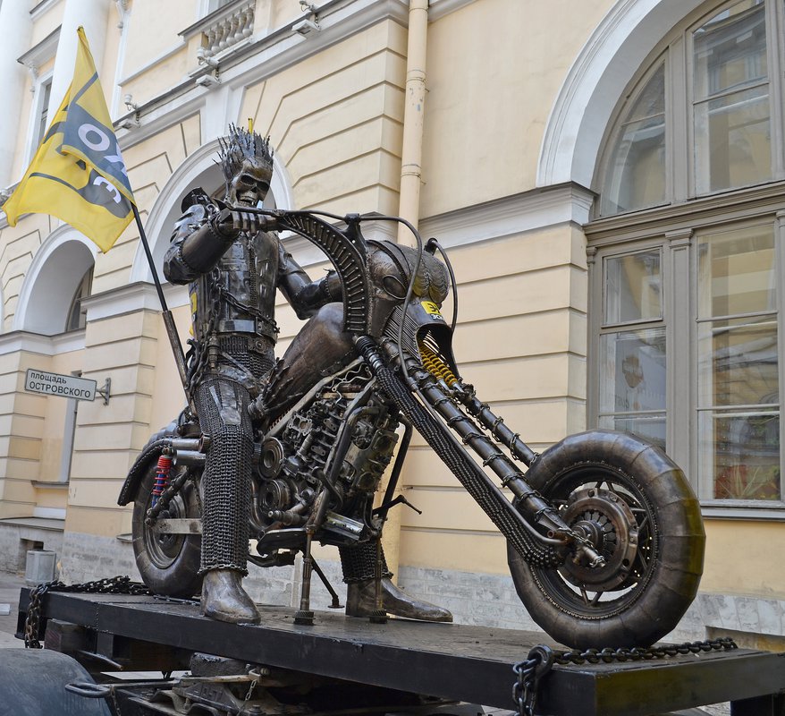 Звук harley. Памятник мальчик-Кентавр в Санкт-Петербурге.