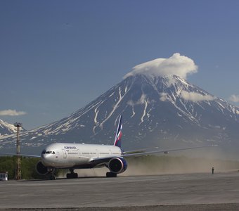 Вулканы, самолет, человек