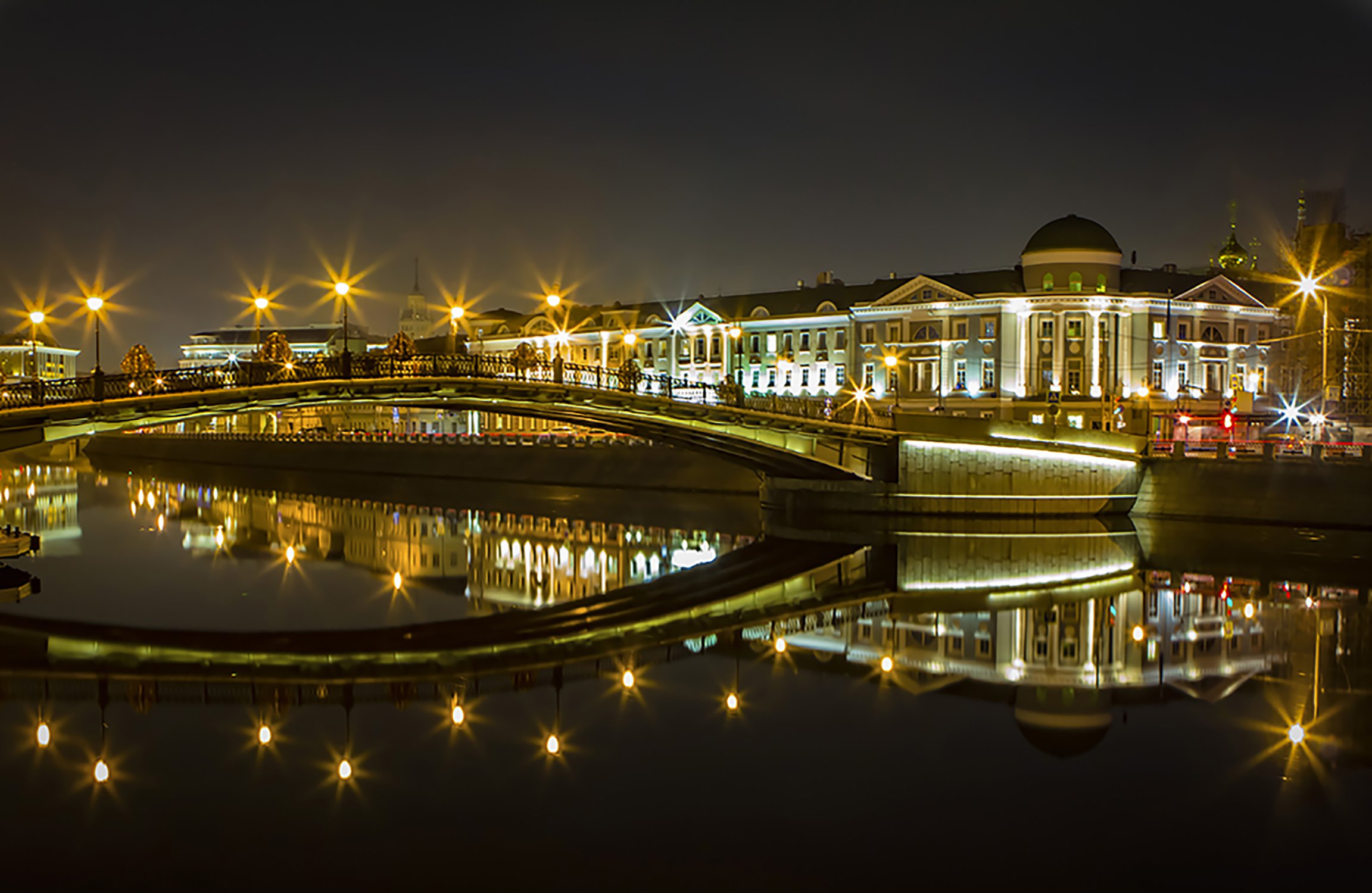 Апрельский вечер в Москве