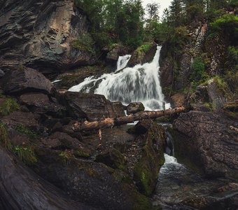 Большой Уларский водопад