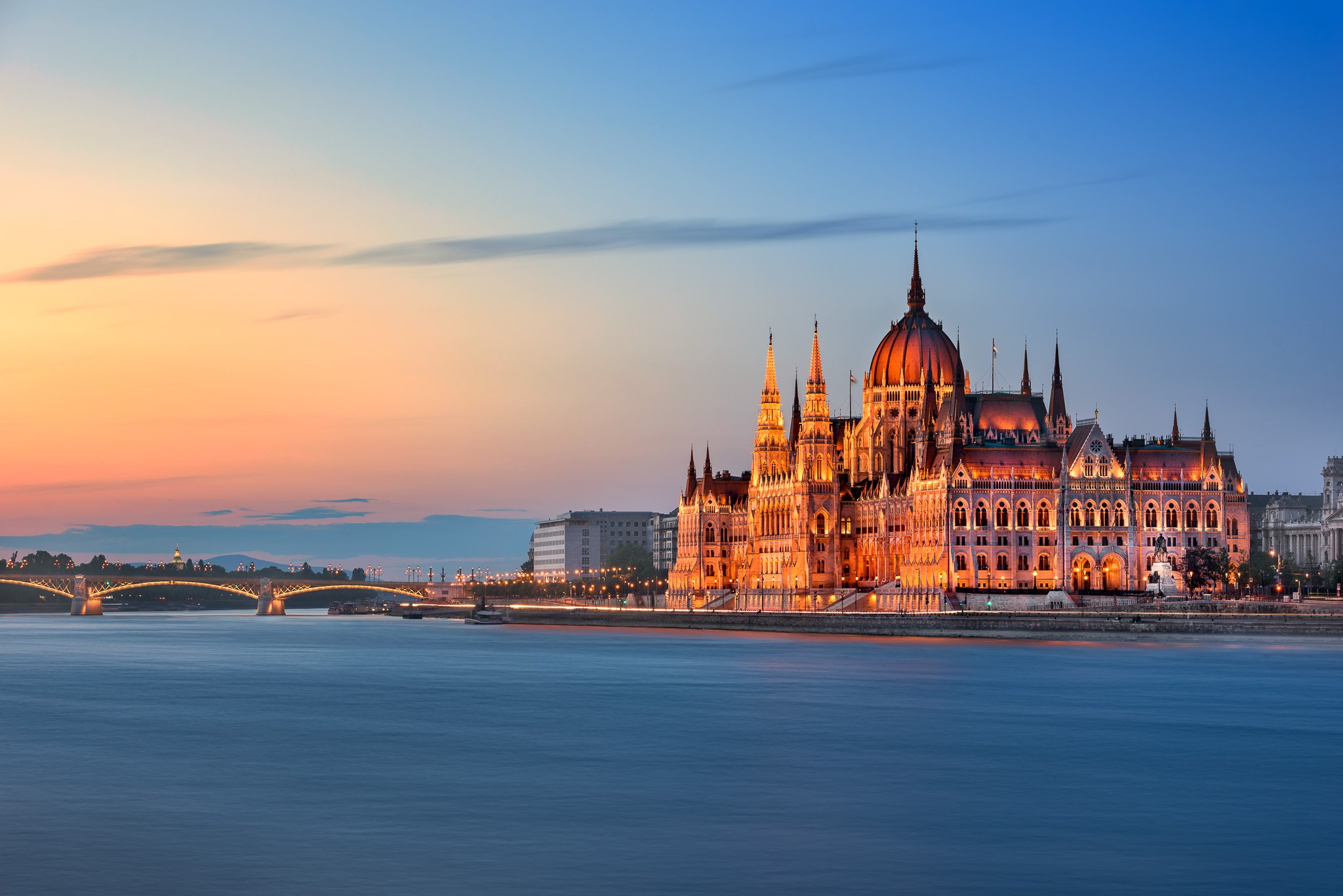 Резиденция парламента Венгрии на берегу Дуная в Будапеште