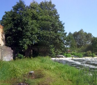 Старая заброшенная водяная мельница в Узле