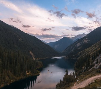 Озеро Кольсай на закате