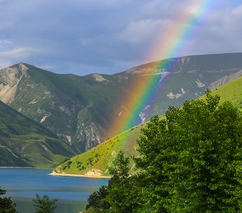 Радуга над озером Кезеной Ам. Чечня